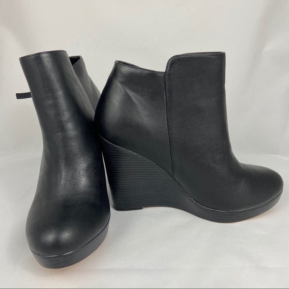Torrid 11W Black Side Zip Wedge Booties NWT
